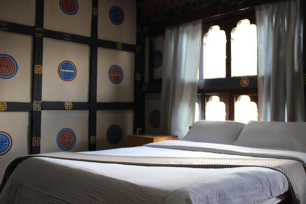 Ama'S Village Lodge พาโร ภายนอก รูปภาพ