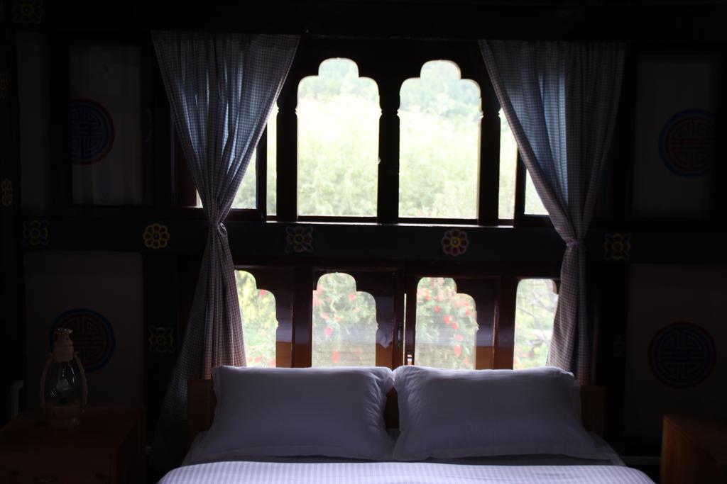Ama'S Village Lodge พาโร ภายนอก รูปภาพ