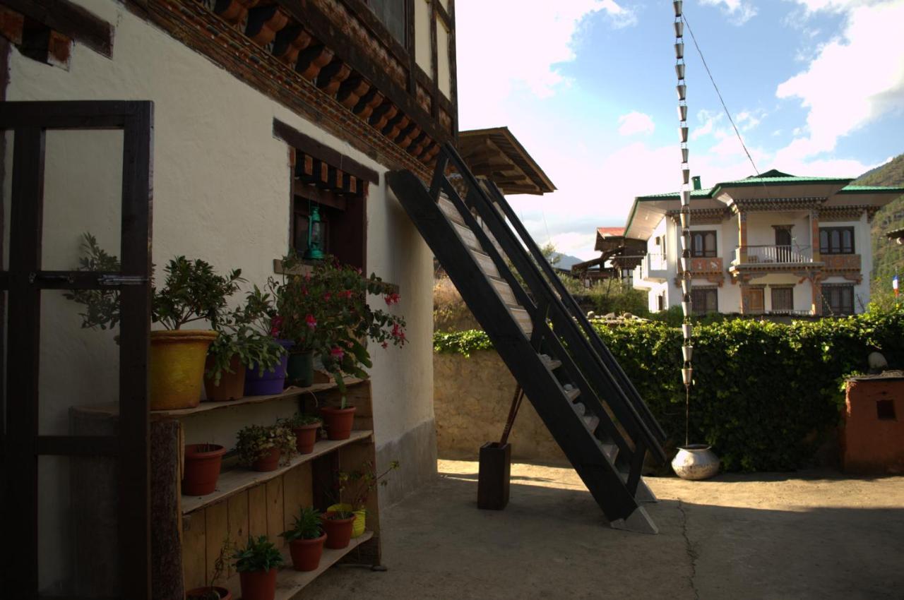 Ama'S Village Lodge พาโร ภายนอก รูปภาพ