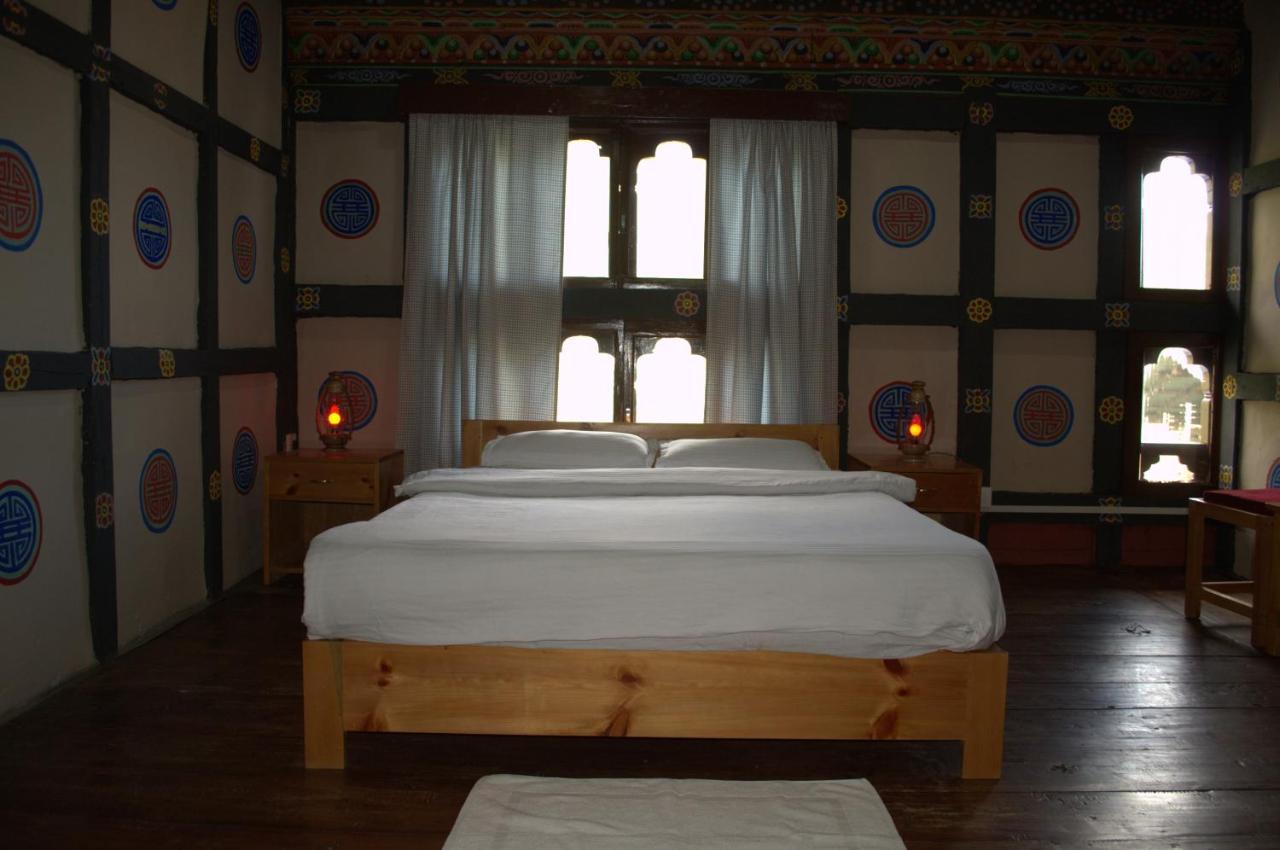 Ama'S Village Lodge พาโร ภายนอก รูปภาพ