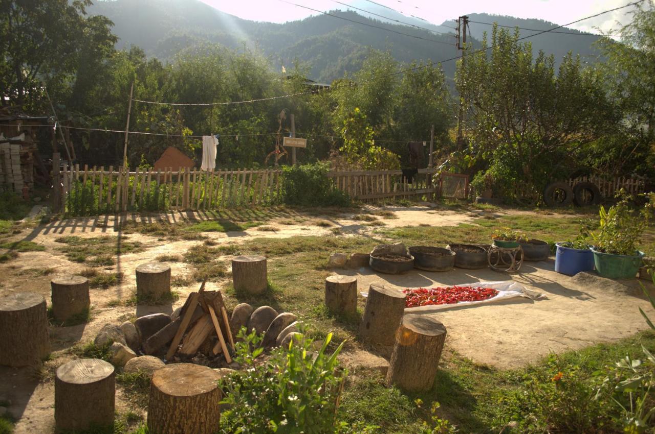 Ama'S Village Lodge พาโร ภายนอก รูปภาพ