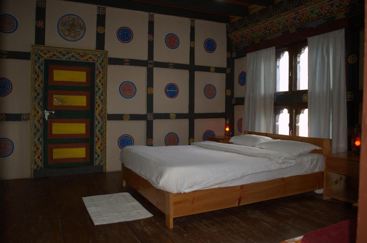 Ama'S Village Lodge พาโร ภายนอก รูปภาพ