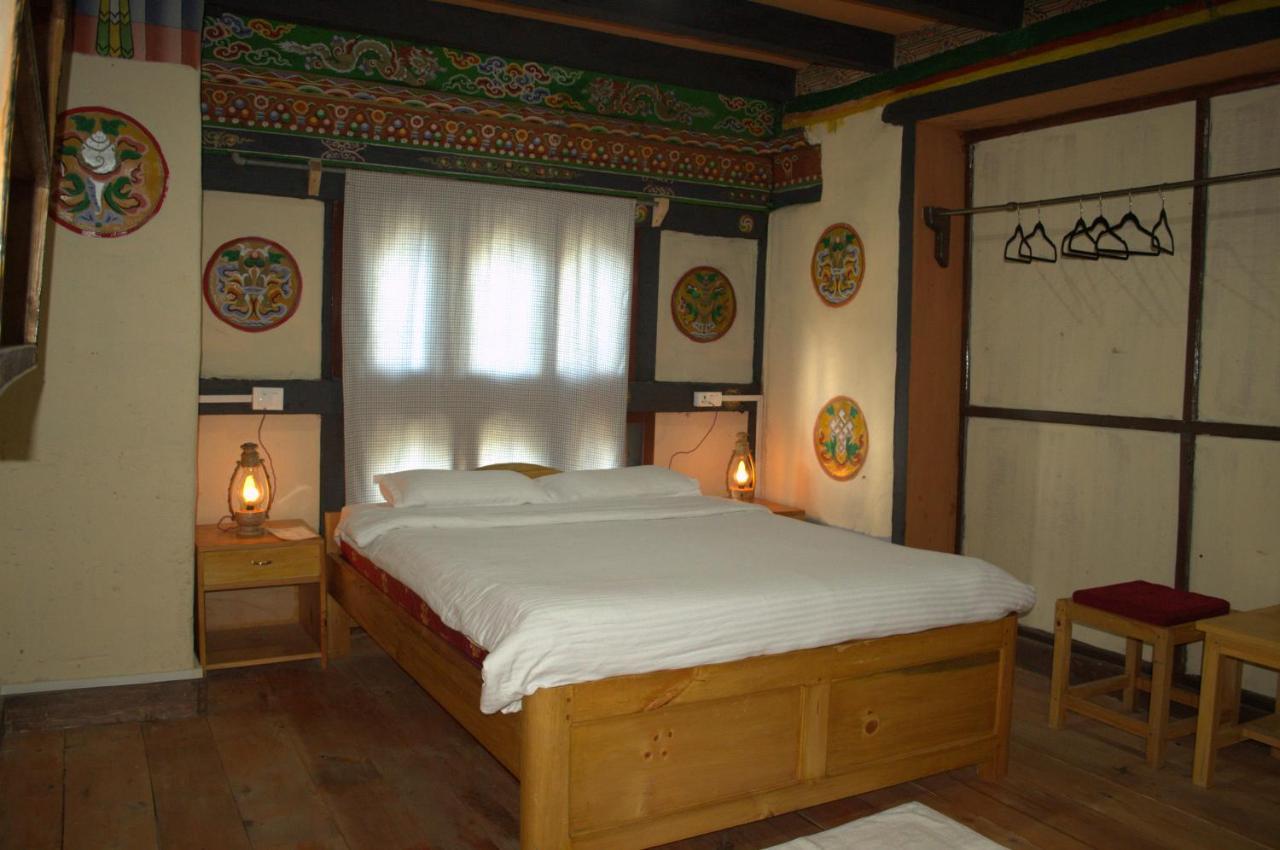 Ama'S Village Lodge พาโร ภายนอก รูปภาพ